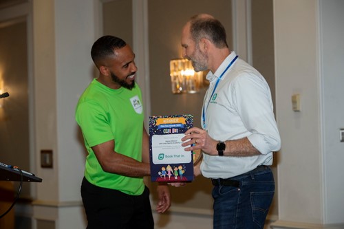 Presenting Club Hub Award for Biggest Growth